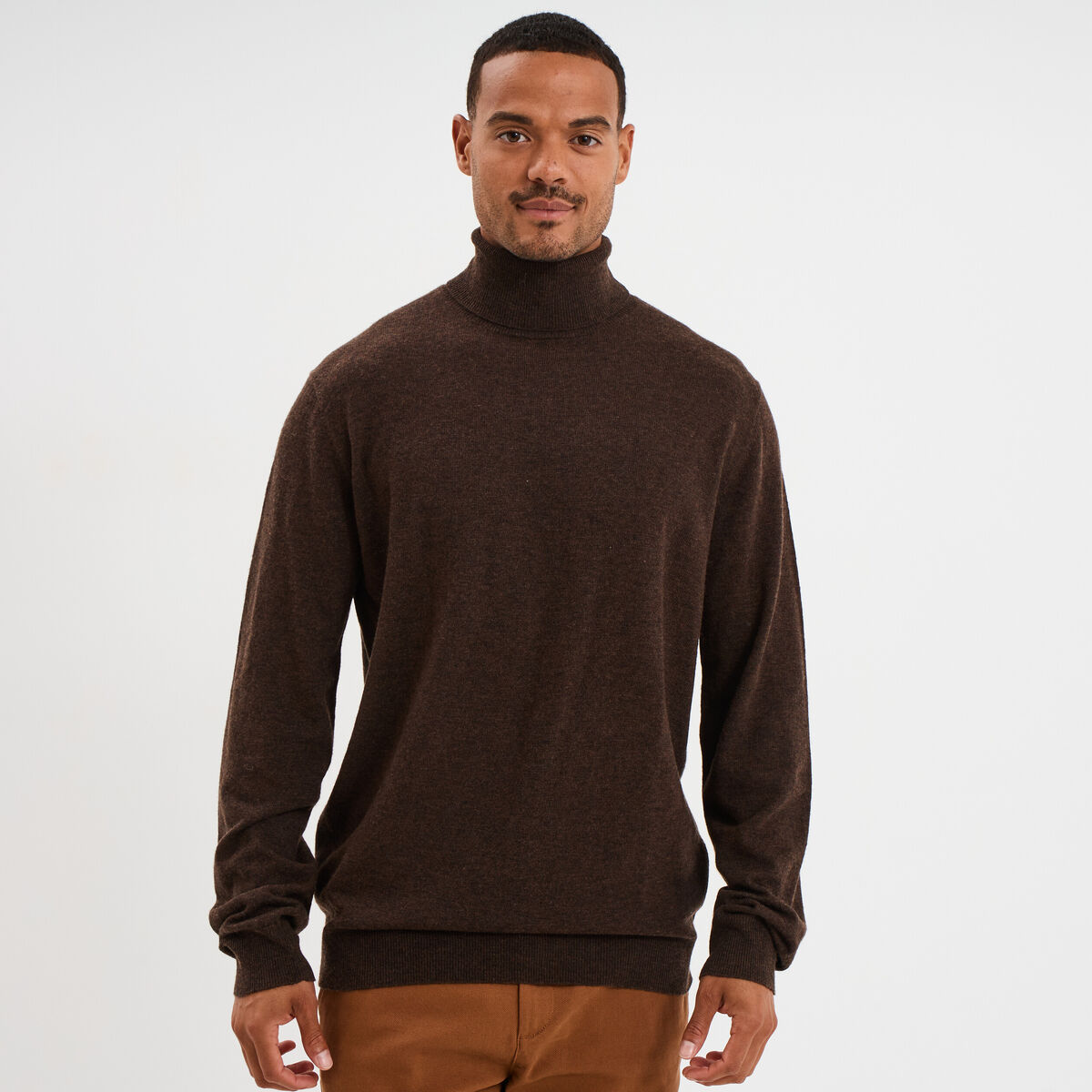 Pull col roul&eacute; manches longues marron fonc&eacute; homme