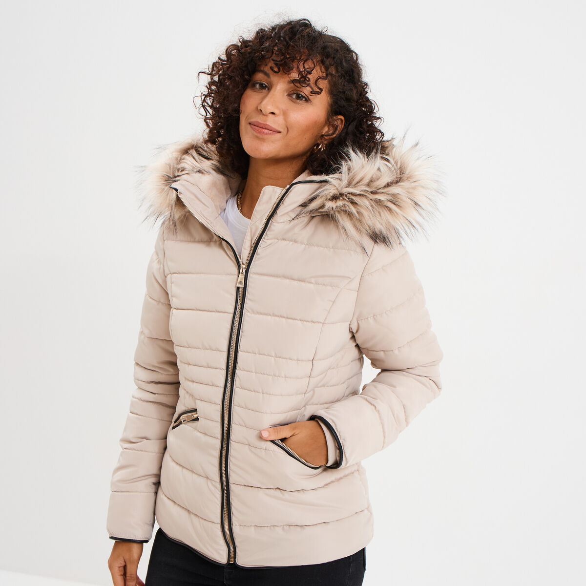 Doudoune courte cintr&eacute;e &agrave; capuche beige femme