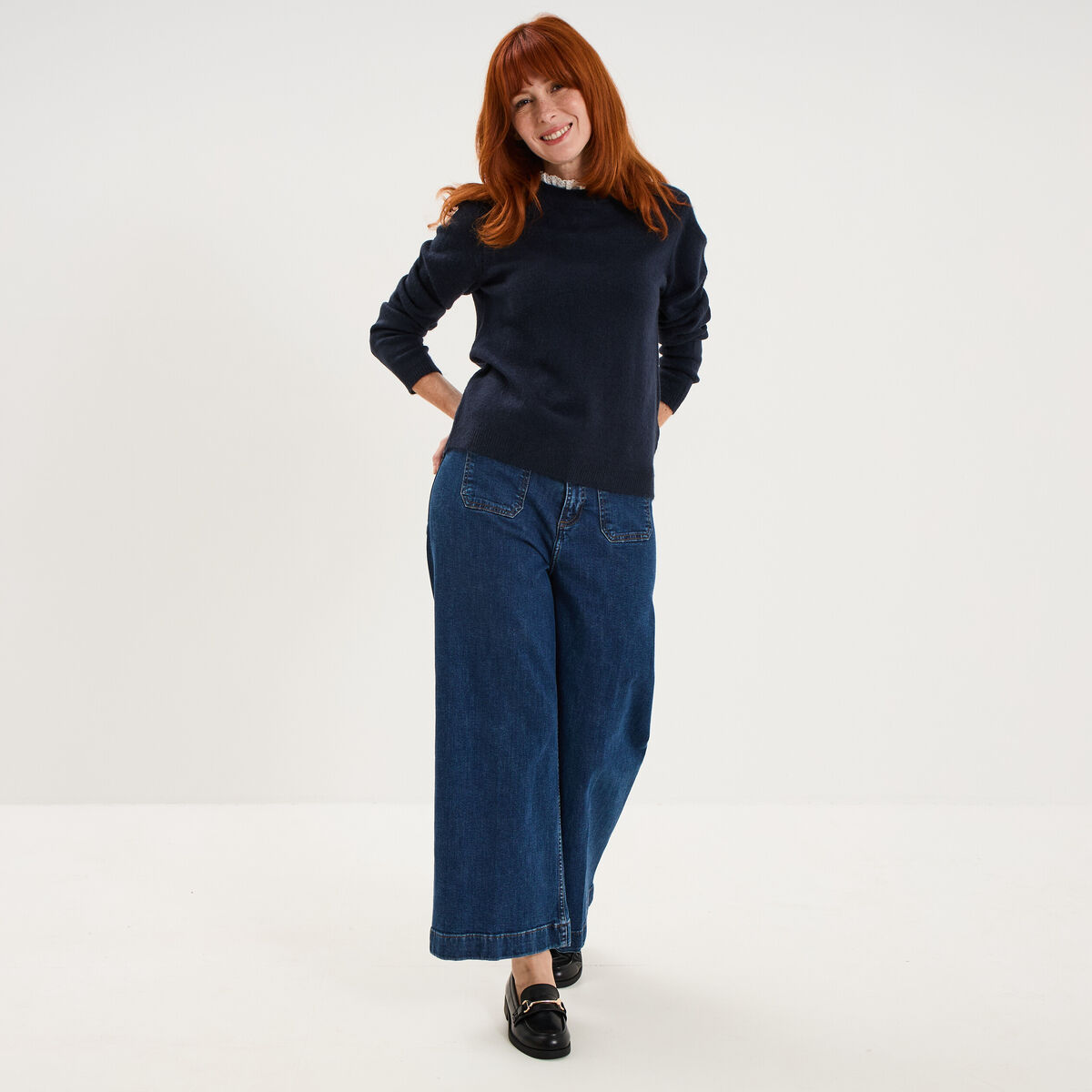 Pull 2 en 1 col rond broderie anglaise bleu fonc&eacute; femme
