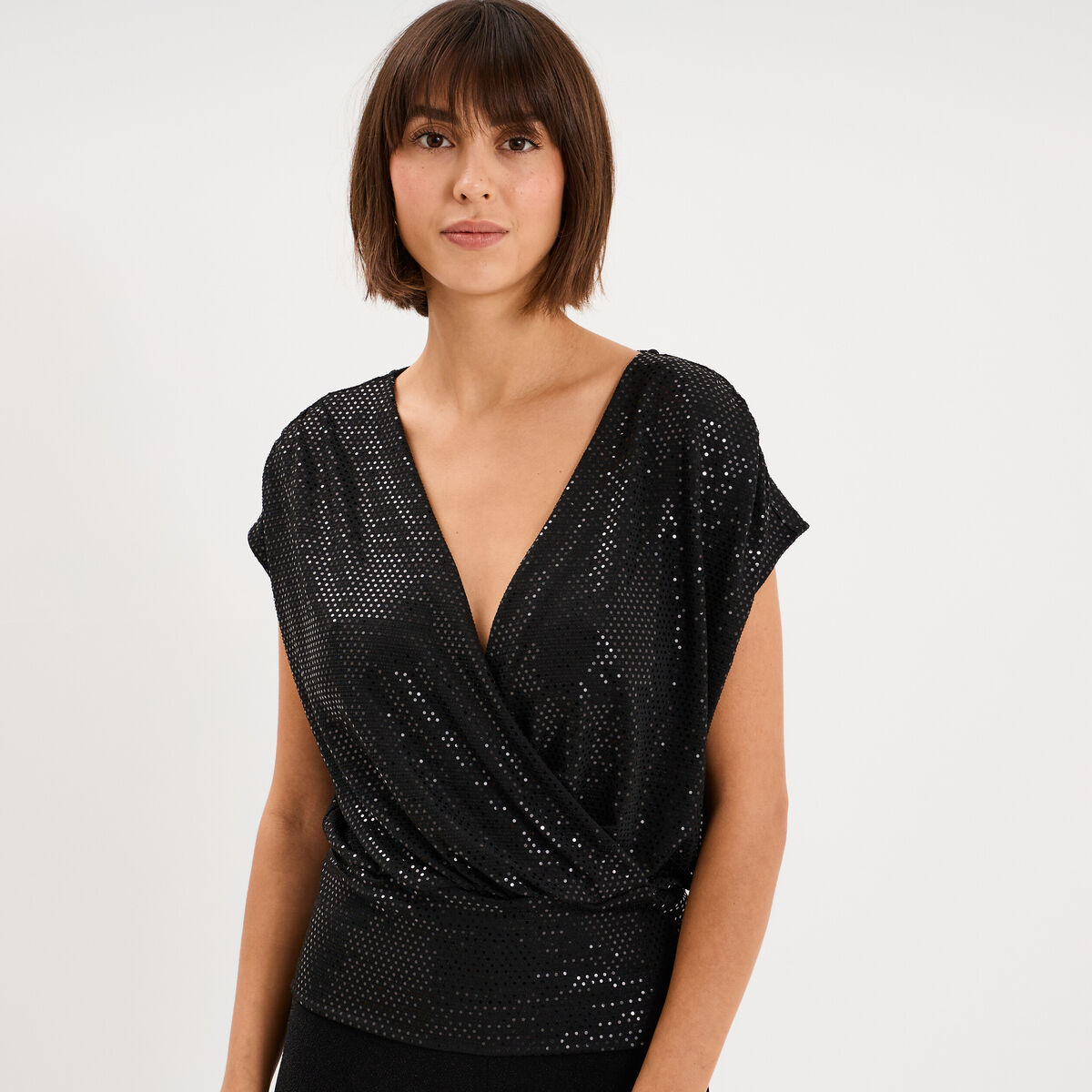 T-shirt &agrave; paillettes col cache-coeur noir femme