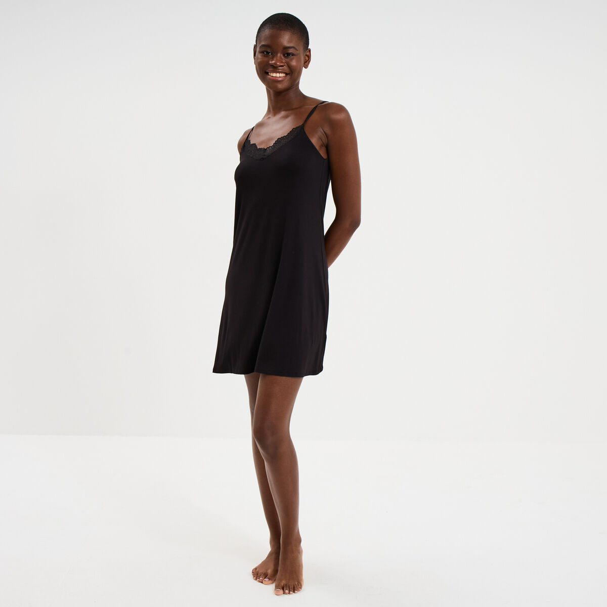 Nuisette courte d&eacute;tails dentelle noir femme