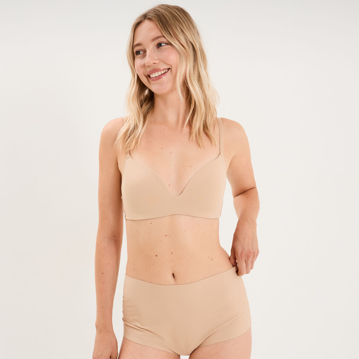 Soutien-gorge triangle bretelles fines beige femme