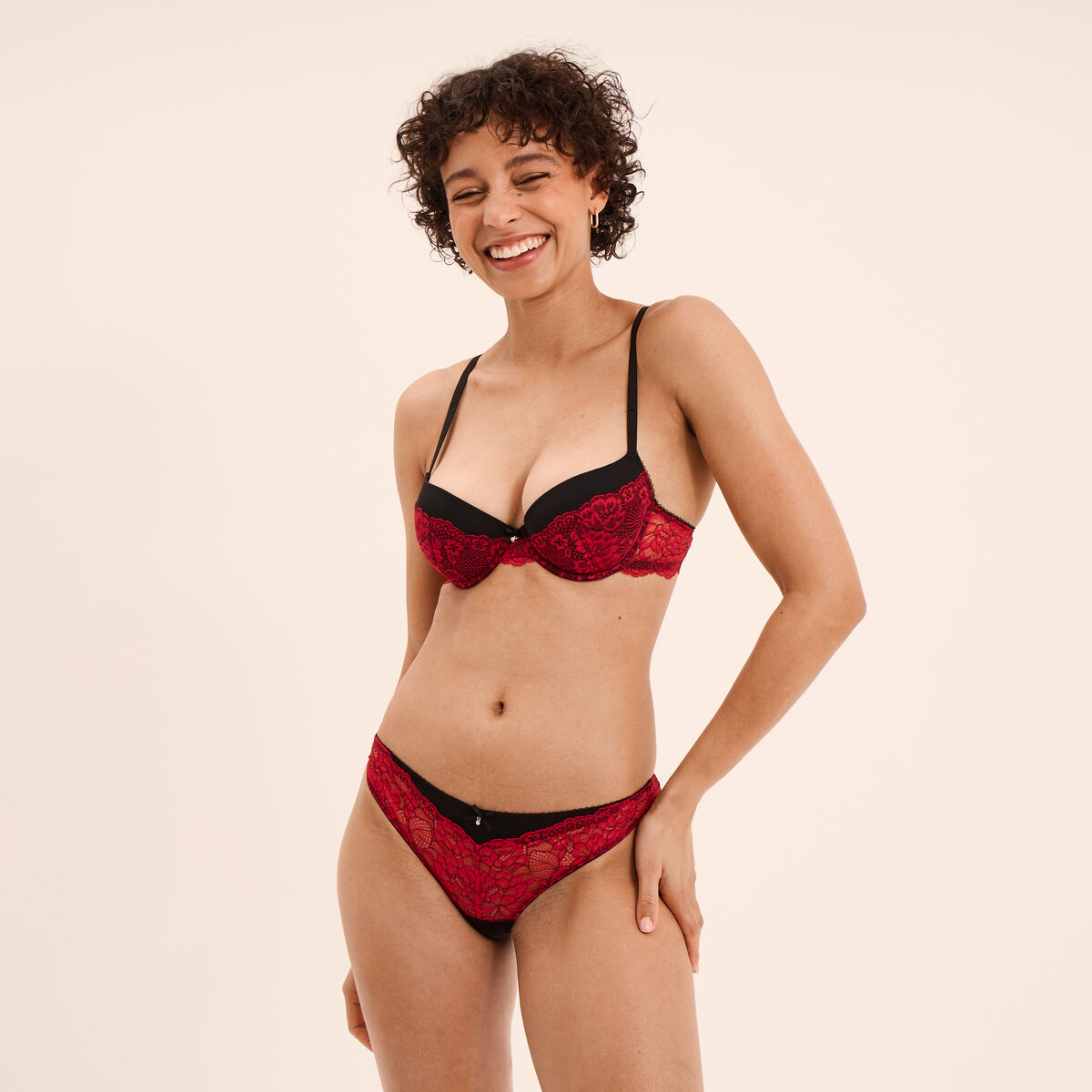 Soutien-gorge corbeille micro dentelle rouge femme