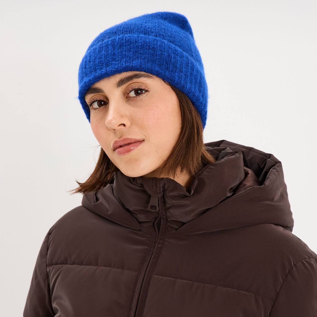 Bonnet maille c&ocirc;tel&eacute;e bleu roi femme