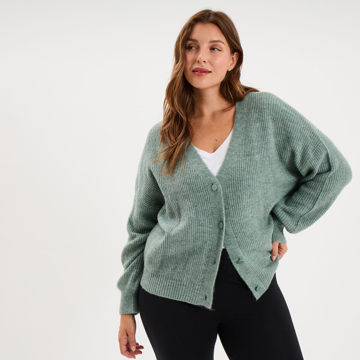 Gilet col en V boutonn&eacute; manches longues vert femme grande taille