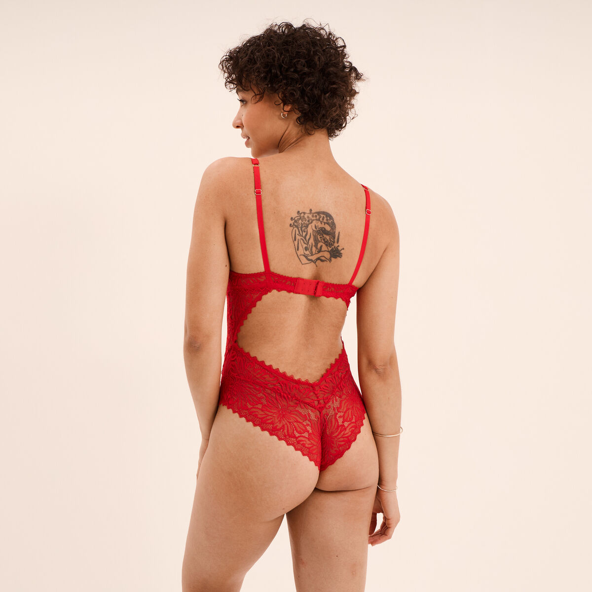 Body padd&eacute; dentelle avec la&ccedil;age rouge femme