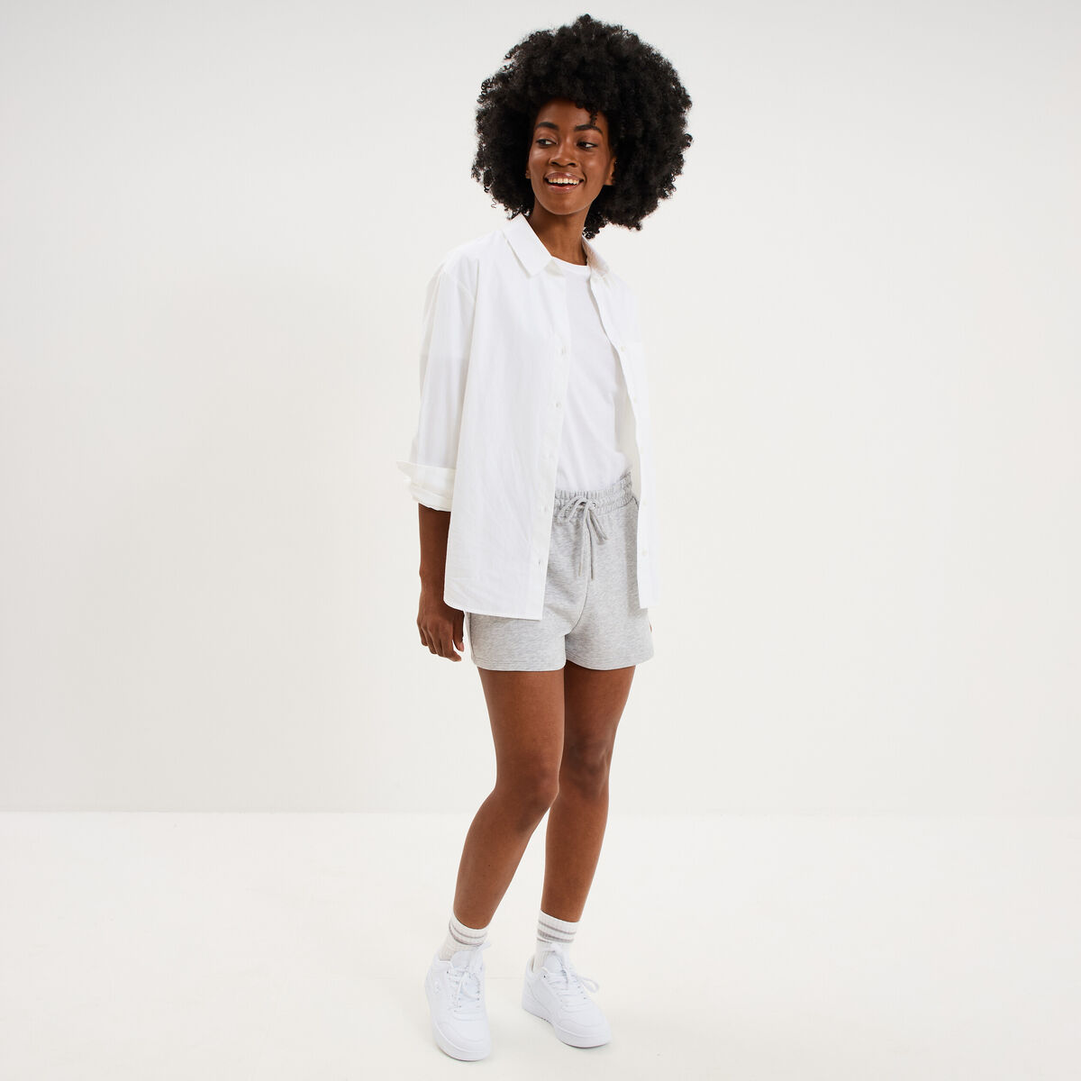 Short de jogging molletonn&eacute; ajust&eacute; gris clair femme