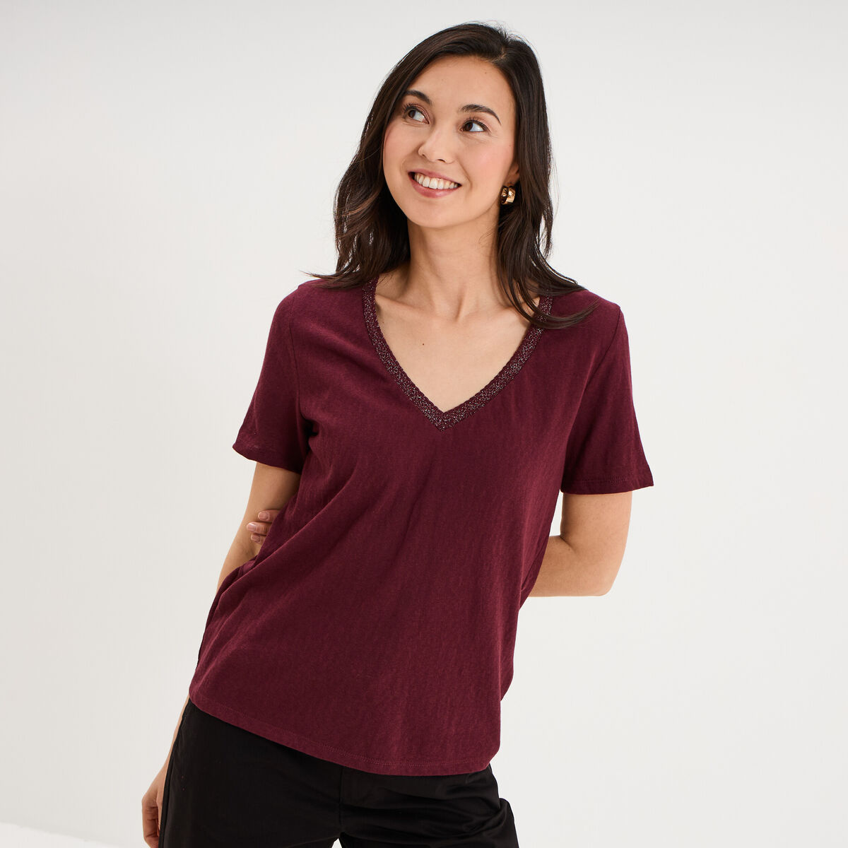 T-shirt col en V manches courtes violet fonc&eacute; femme