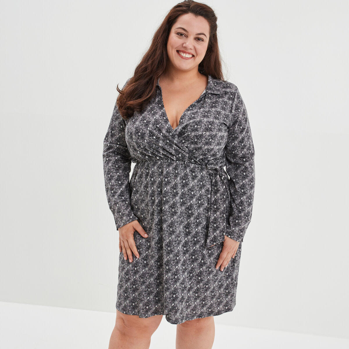 Robe droite col cache-coeur avec noeud noir femme grande taille