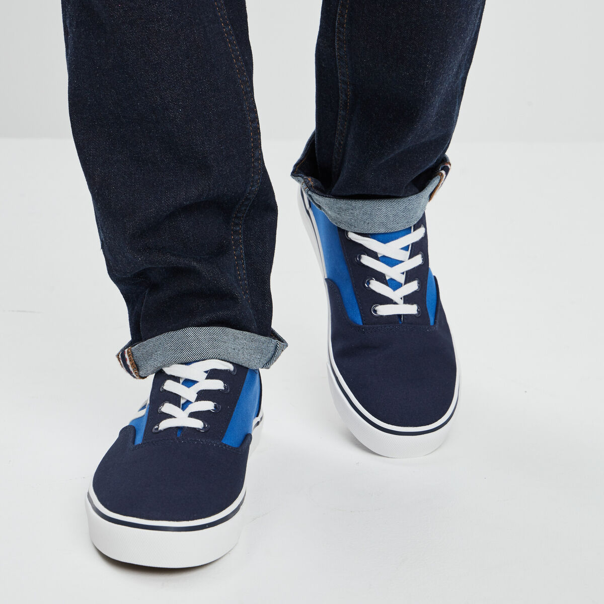 Tennis en toile à lacets bleu homme