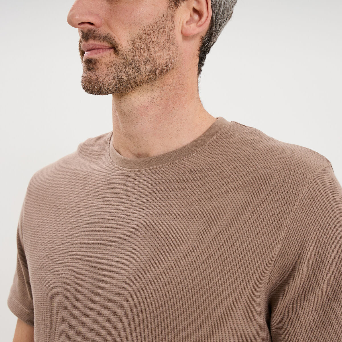 T-shirt textur&eacute; droit col rond coton marron homme