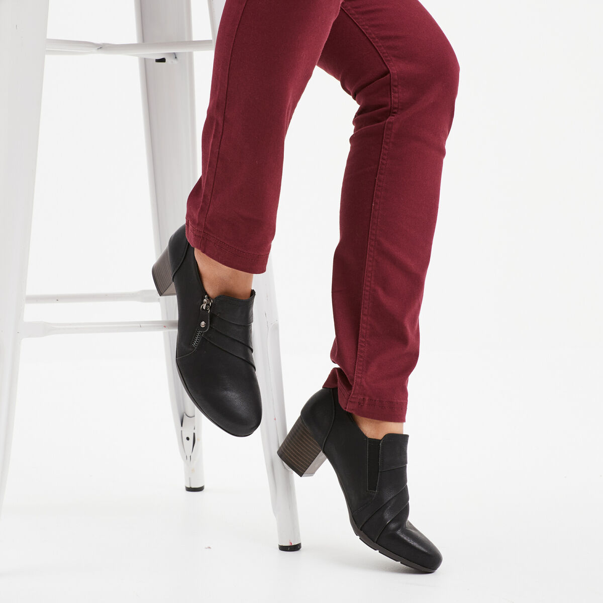 Bottines confort &agrave; talons zipp&eacute;s noir femme