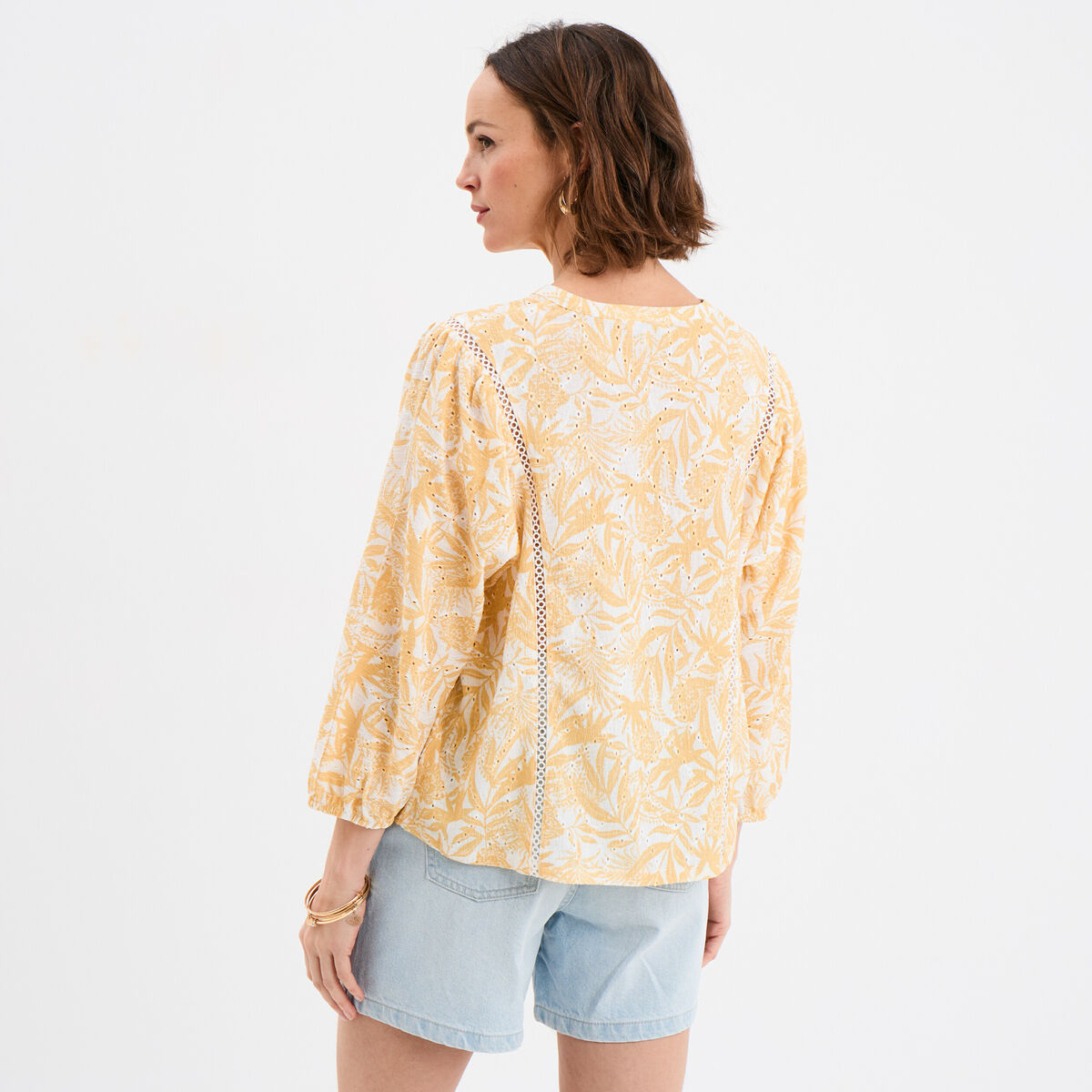 Blouse ajour&eacute;e manches 3/4 col en V ecru femme