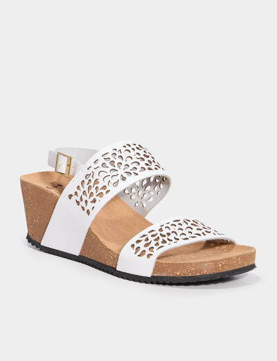 Sandales compensées perforées en cuir blanc femme