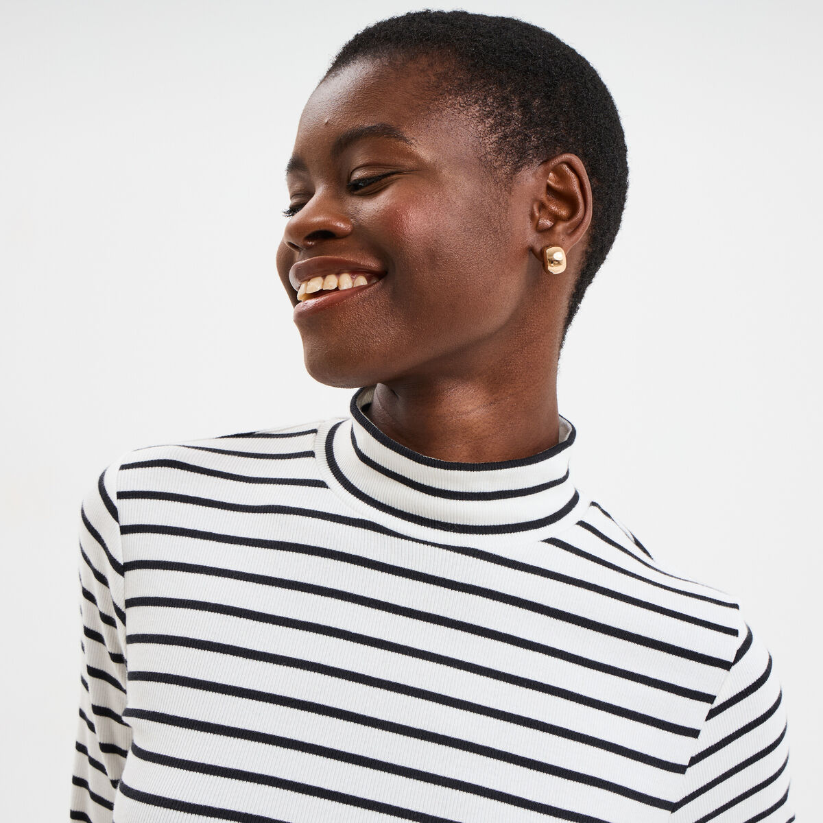 T-shirt ajust&eacute; col montant ecru femme