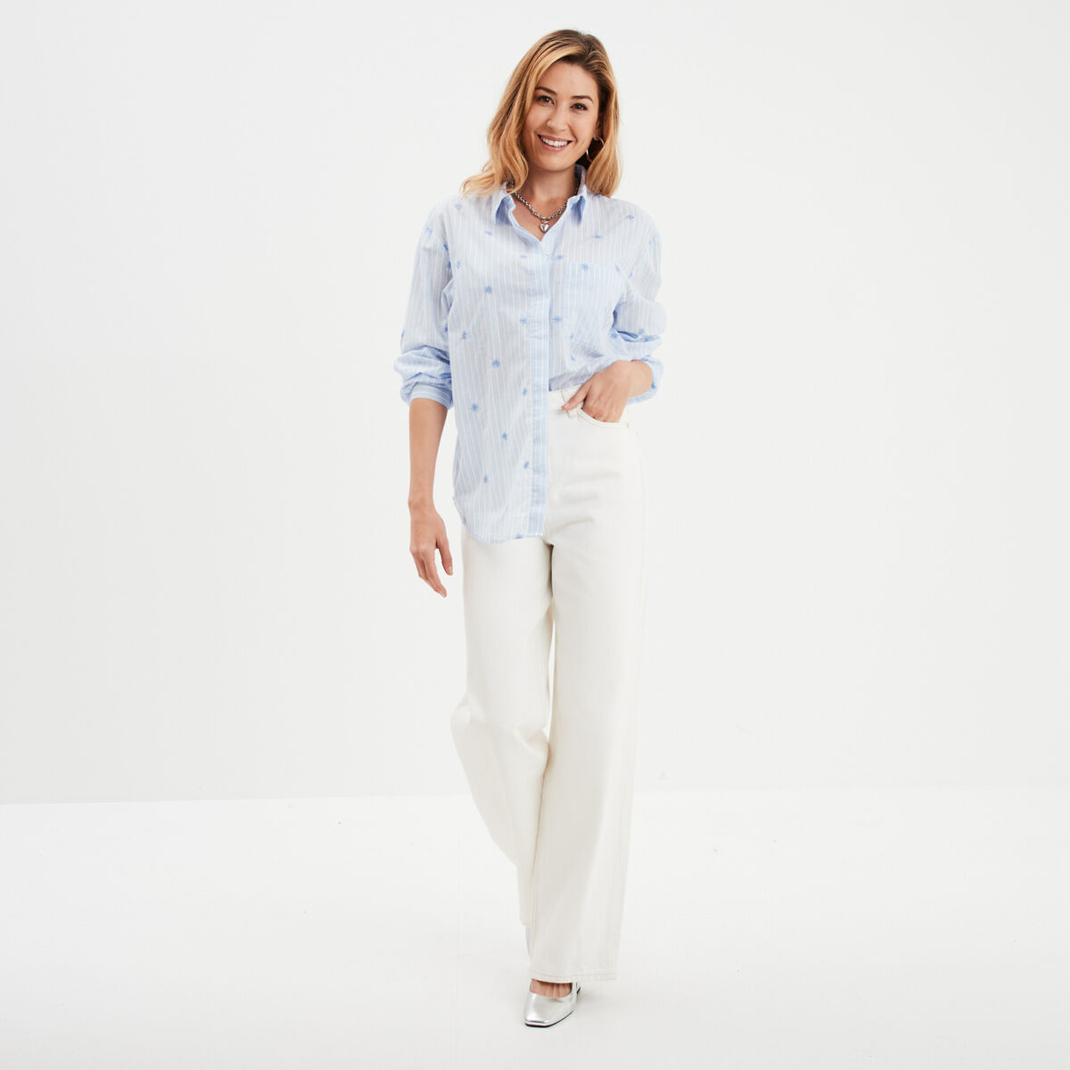 Chemise droite brod&eacute;e coton bleu clair femme