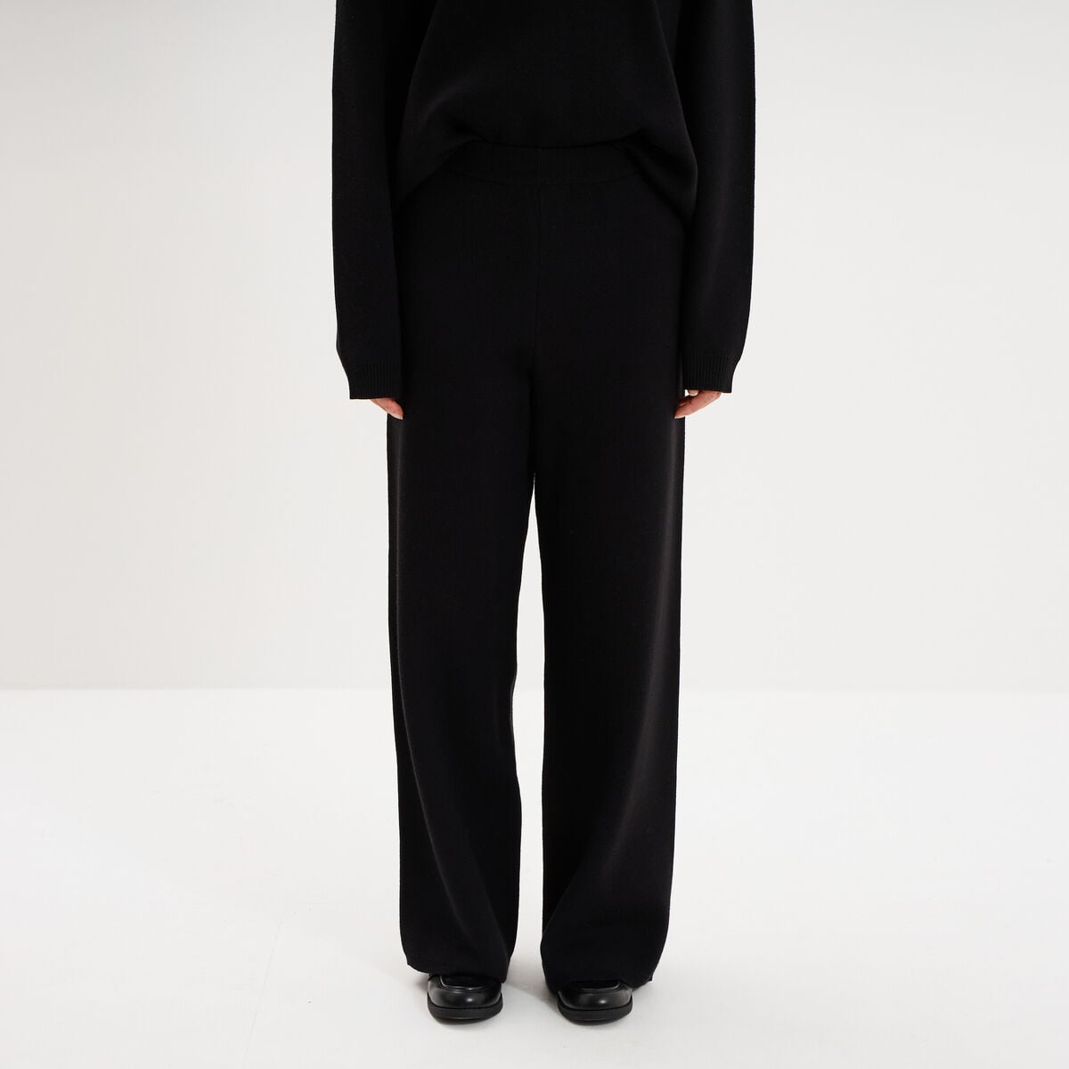 Pantalon large en maille cropped noir femme