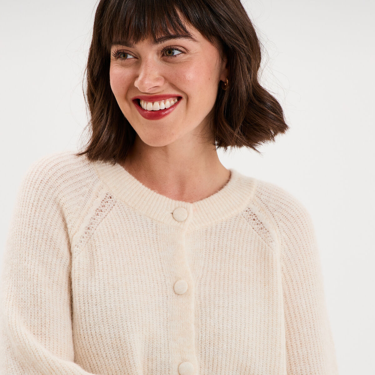 Gilet cardigan col rond boutonn&eacute; blanc femme