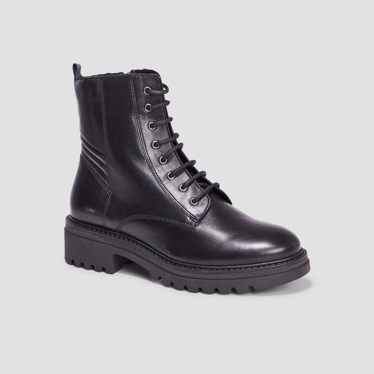 Bottines crant&eacute;es &agrave; lacets en cuir noir femme