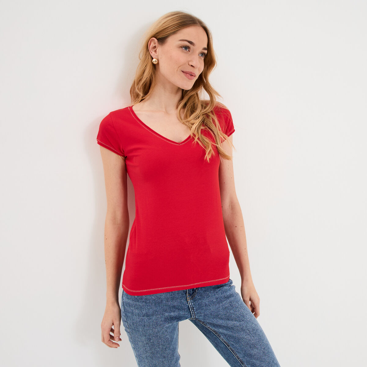 T-shirt col V ajust&eacute; manches courtes rouge femme