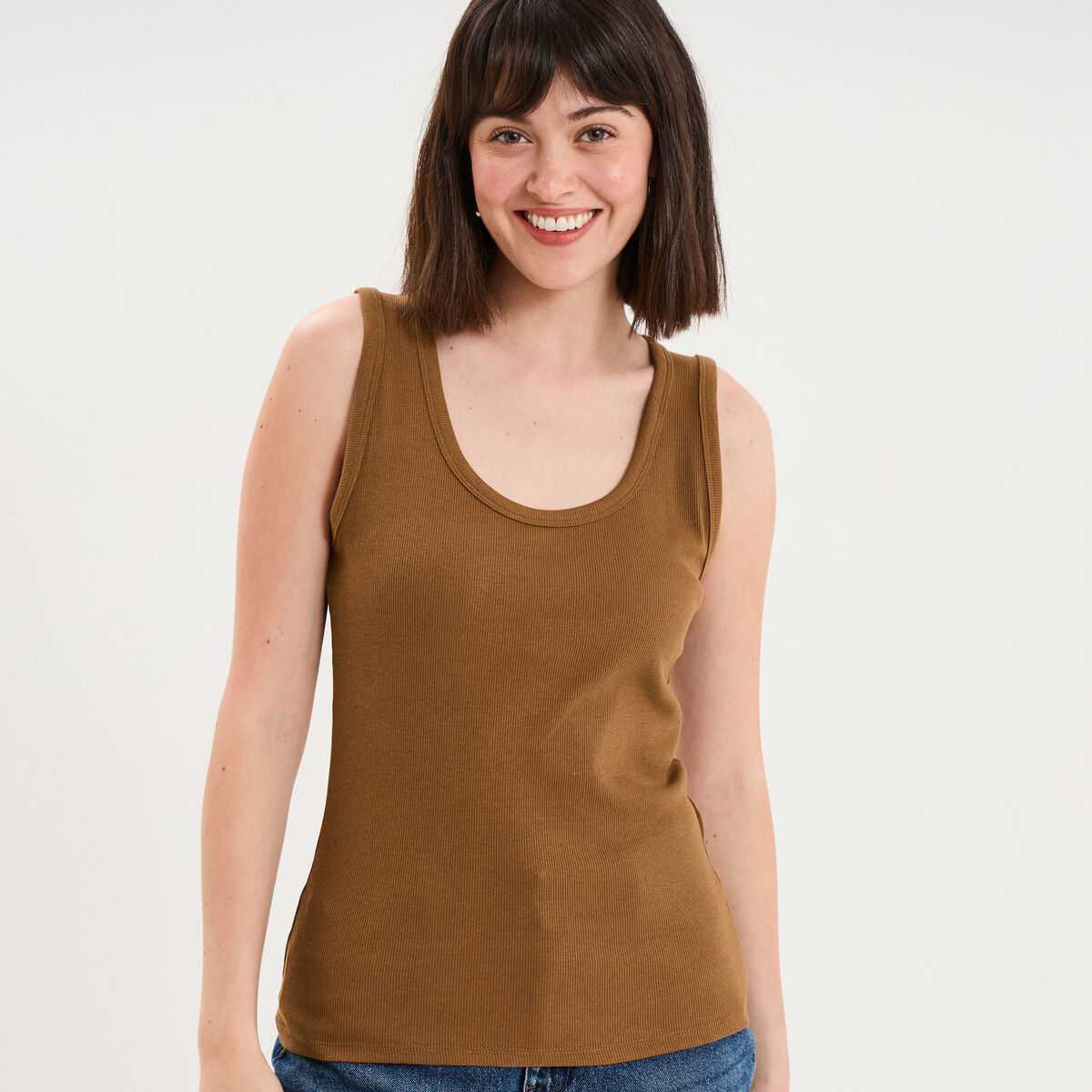D&eacute;bardeur ajust&eacute; col rond coton beige femme