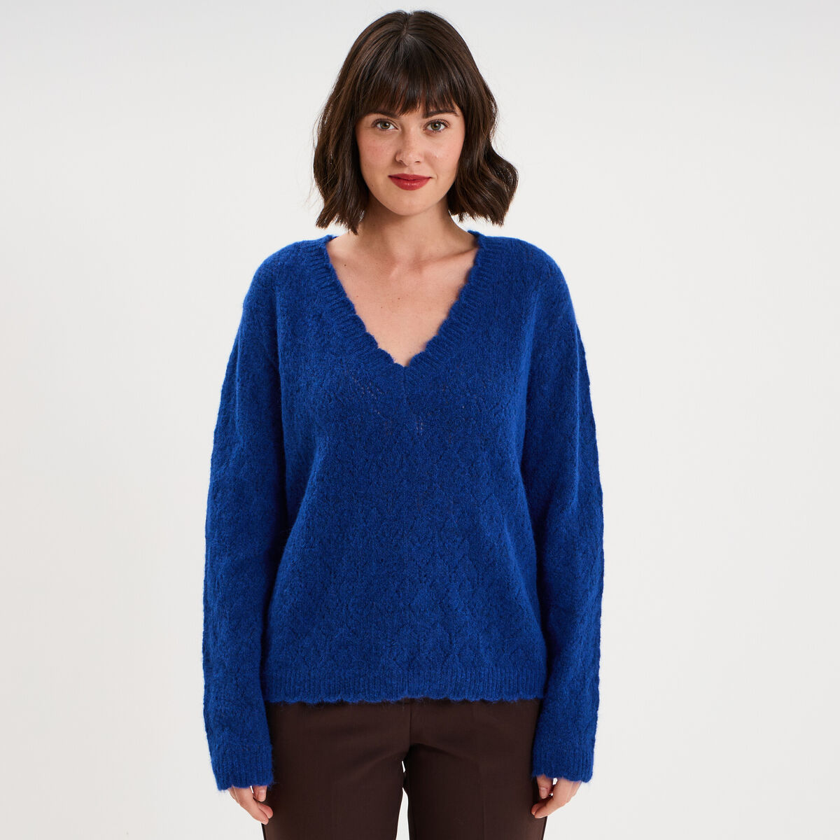 Pull col V ajour&eacute; manches longues bleu roi femme