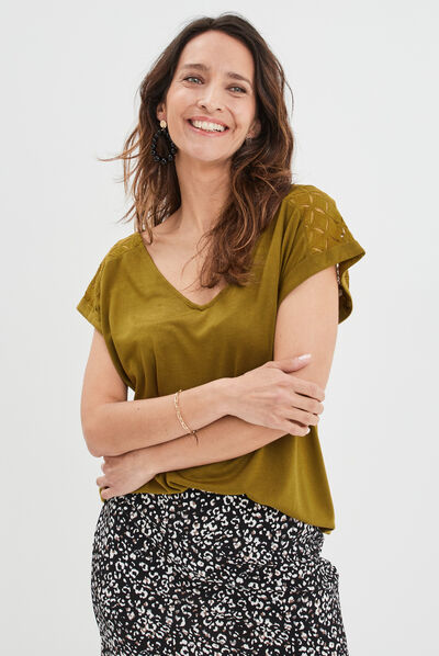 T-shirt col en V dentelle épaules et dos vert olive femme
