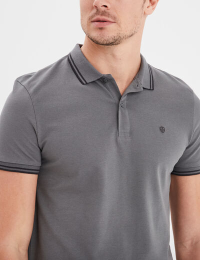 Polo manches courtes bords contrastés gris foncé homme
