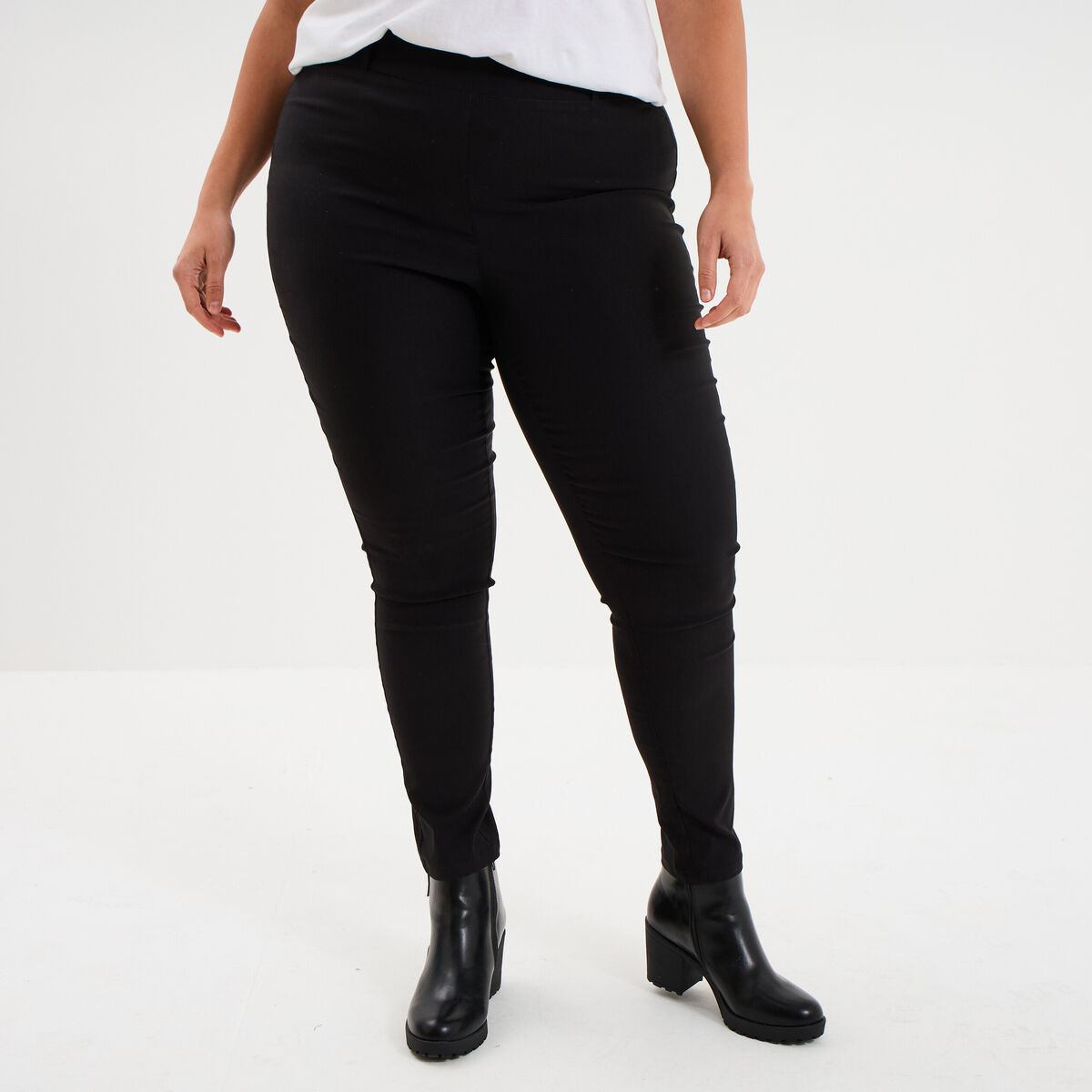 Pantalon slim &agrave; taille &eacute;lastiqu&eacute;e noir femme grande taille