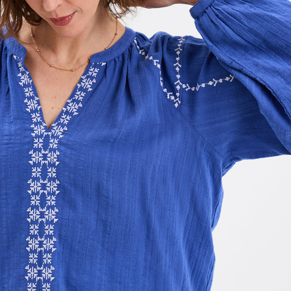 Blouse brodée manches longues coton bleu roi femme