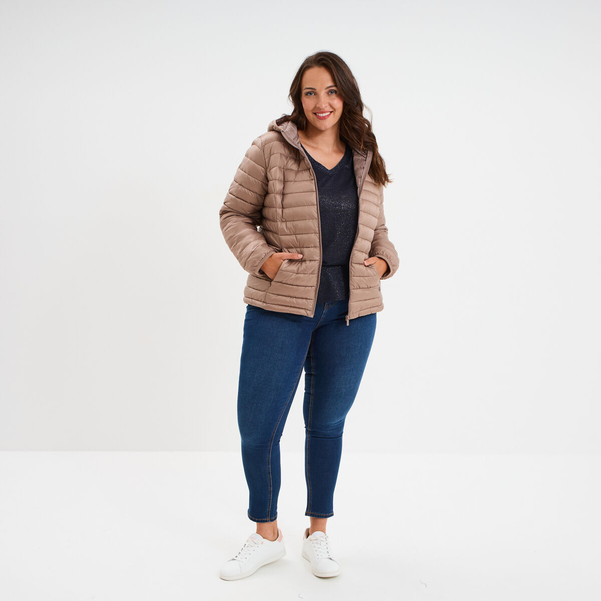 Doudoune d&eacute;perlante l&eacute;g&egrave;re &agrave; capuche sable femme grande taille