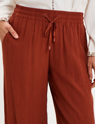 Pantalon effet cr&ecirc;pe taille &eacute;lastiqu&eacute;e marron femme
