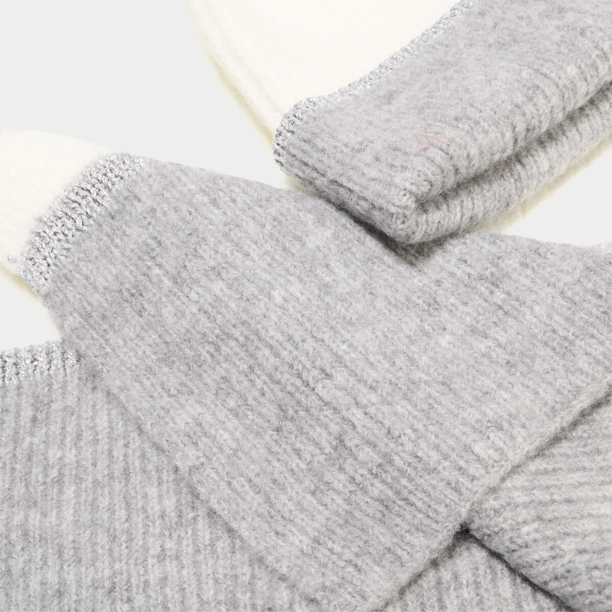Ensemble &eacute;charpe et bonnet gris femme