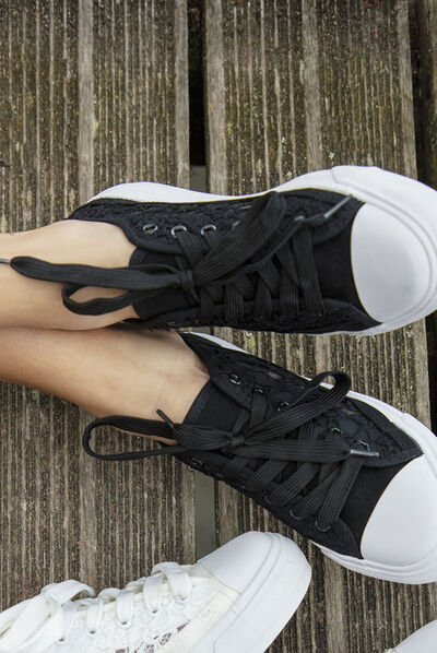 Tennis en toile avec guipure Liberto noir femme