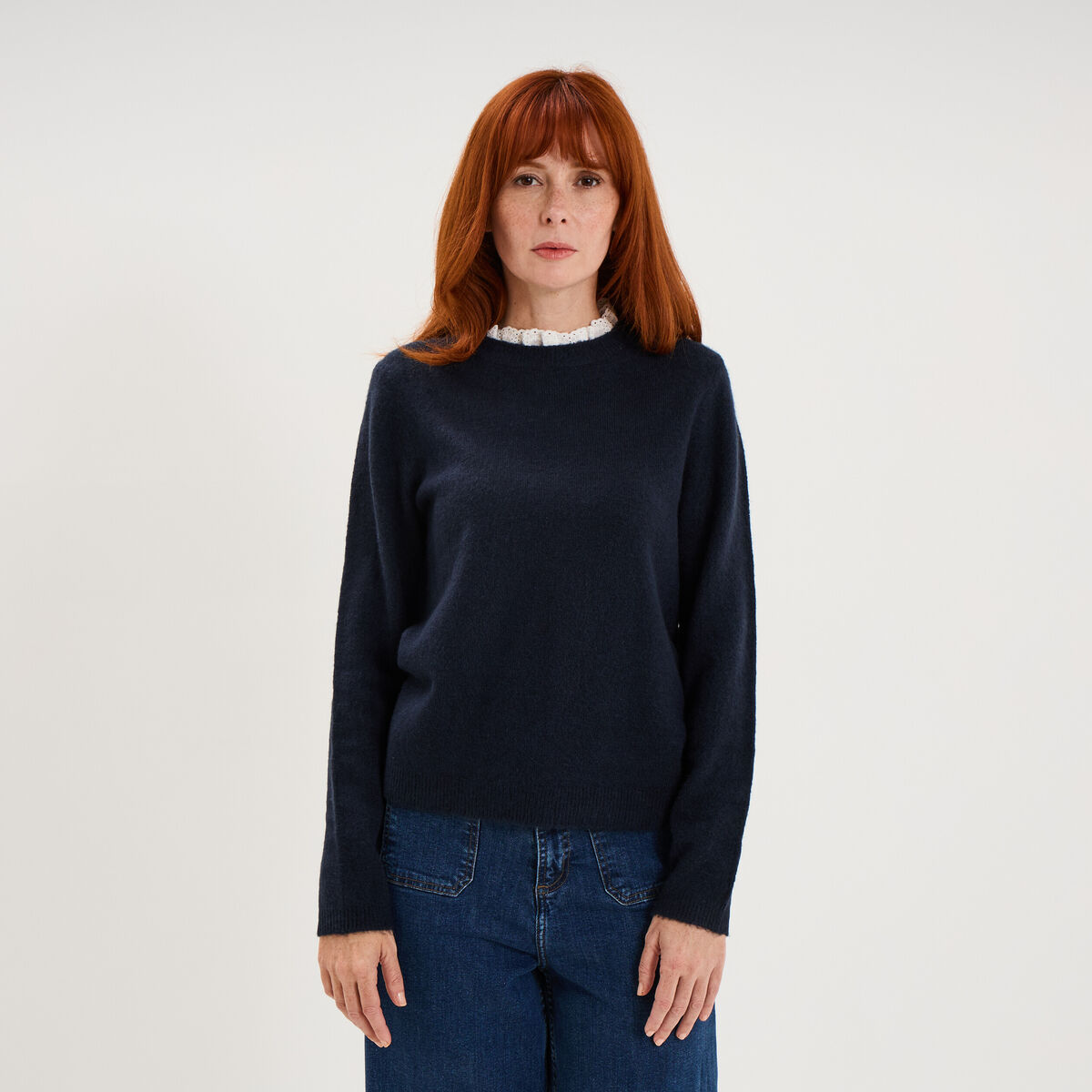 Pull 2 en 1 col rond broderie anglaise bleu fonc&eacute; femme