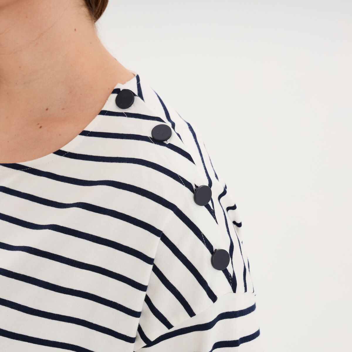T-shirt manches 3/4 boutons &eacute;paules ecru femme grande taille
