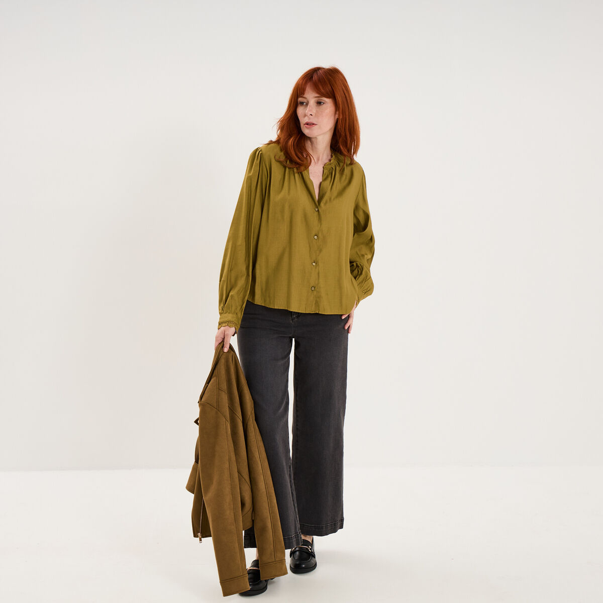 Blouse manches longues col dentelle vert olive femme
