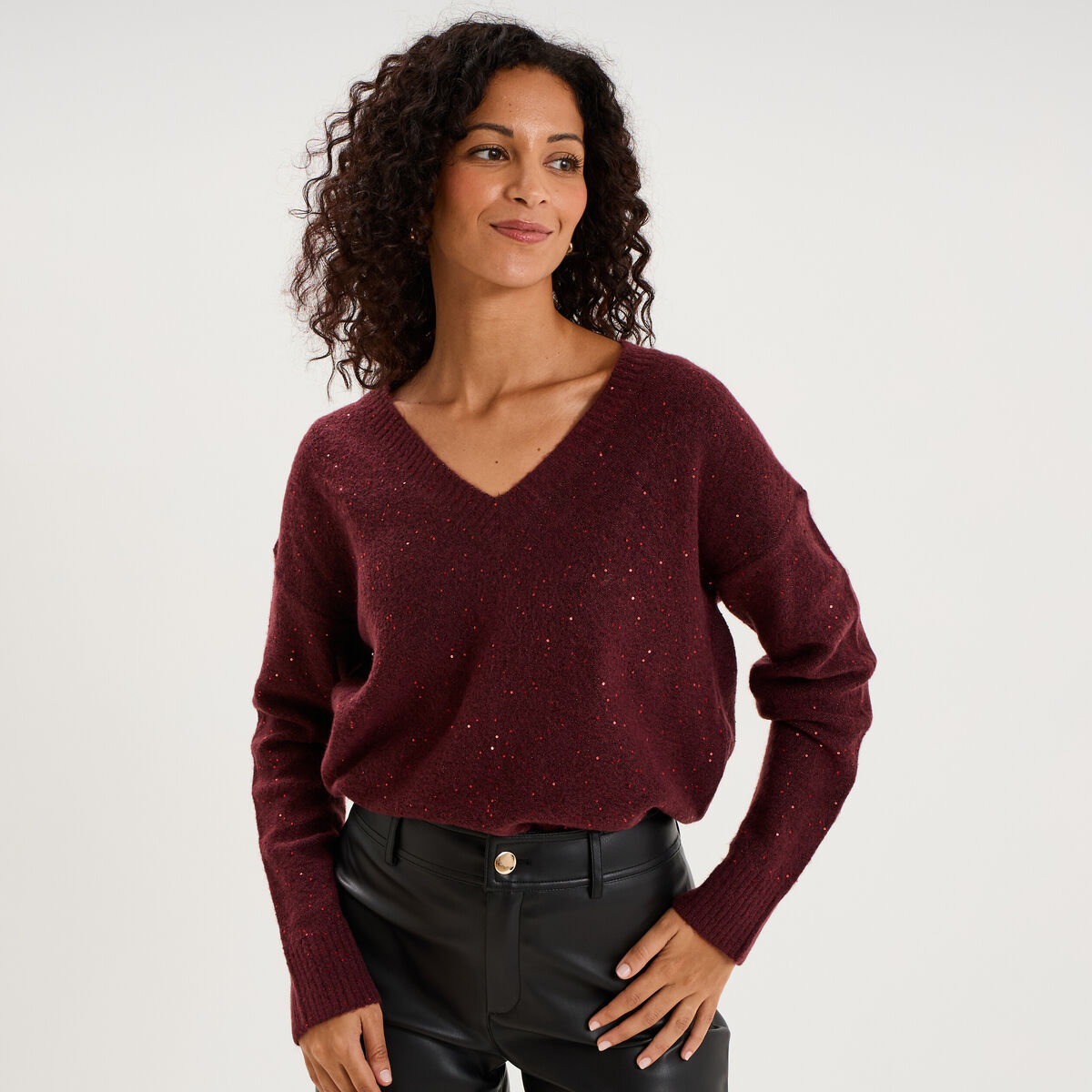 Pull droit &agrave; sequins et col en V prune femme
