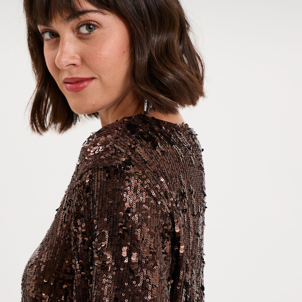 T-shirt &agrave; sequins manches courtes marron fonc&eacute; femme