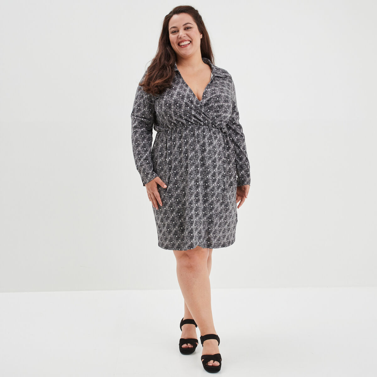 Robe droite col cache-coeur avec noeud noir femme grande taille
