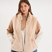 Gilet fausse fourrure col montant zipp&eacute; beige femme grande taille