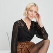 Blouse col en V détails dentelle noir femme