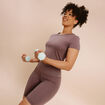 T-shirt de sport court ajust&eacute; mauve femme