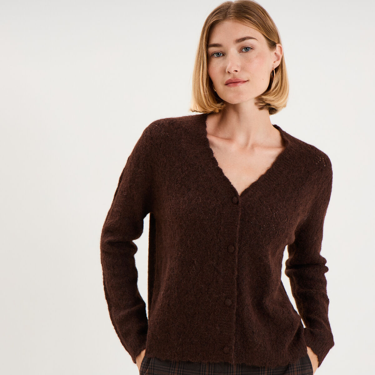 Gilet cardigan ajour&eacute; manches longues marron fonc&eacute; femme