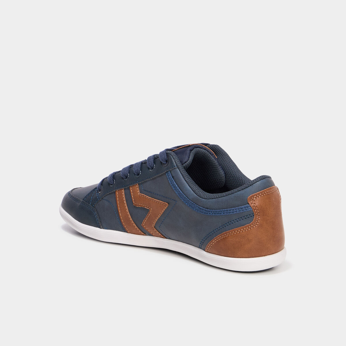 Baskets plates &agrave; lacets bleu marine homme