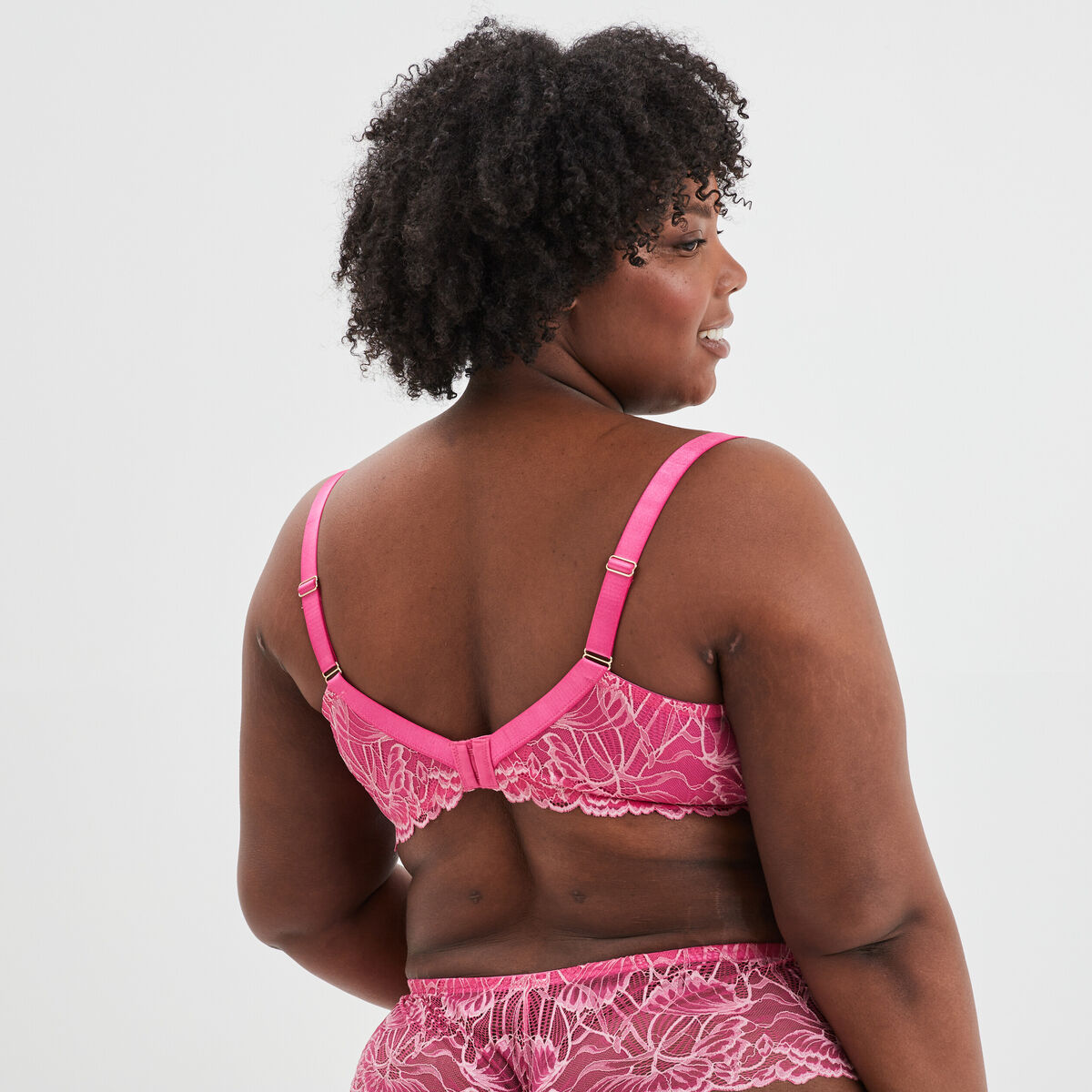 Soutien-gorge emboîtant dentelle rose fushia femme grande taille