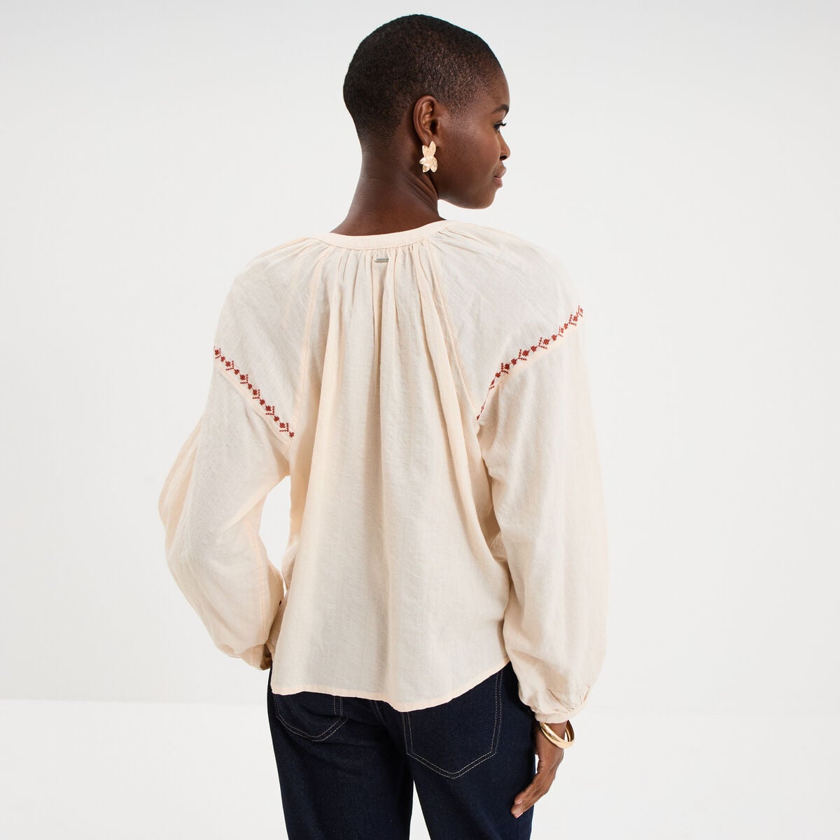Blouse brod&eacute;e manches longues coton beige femme