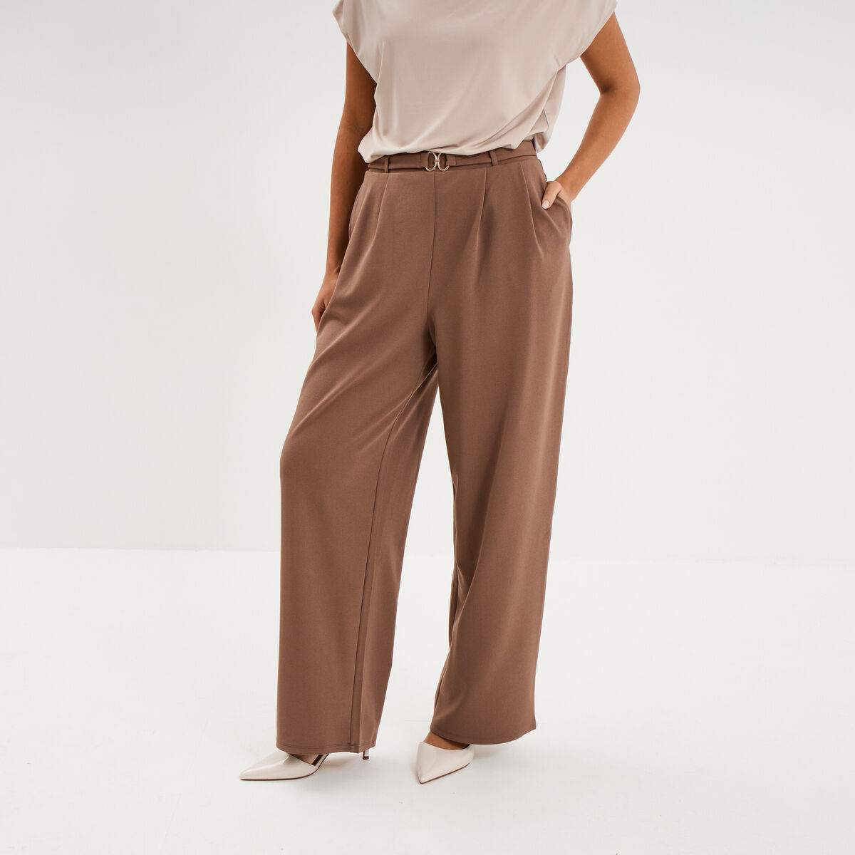 Pantalon &agrave; pinces large fluide marron clair femme