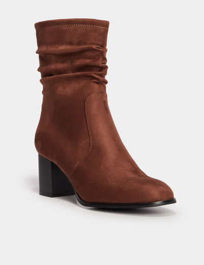 Bottines plissées aspect daim à talons marron femme