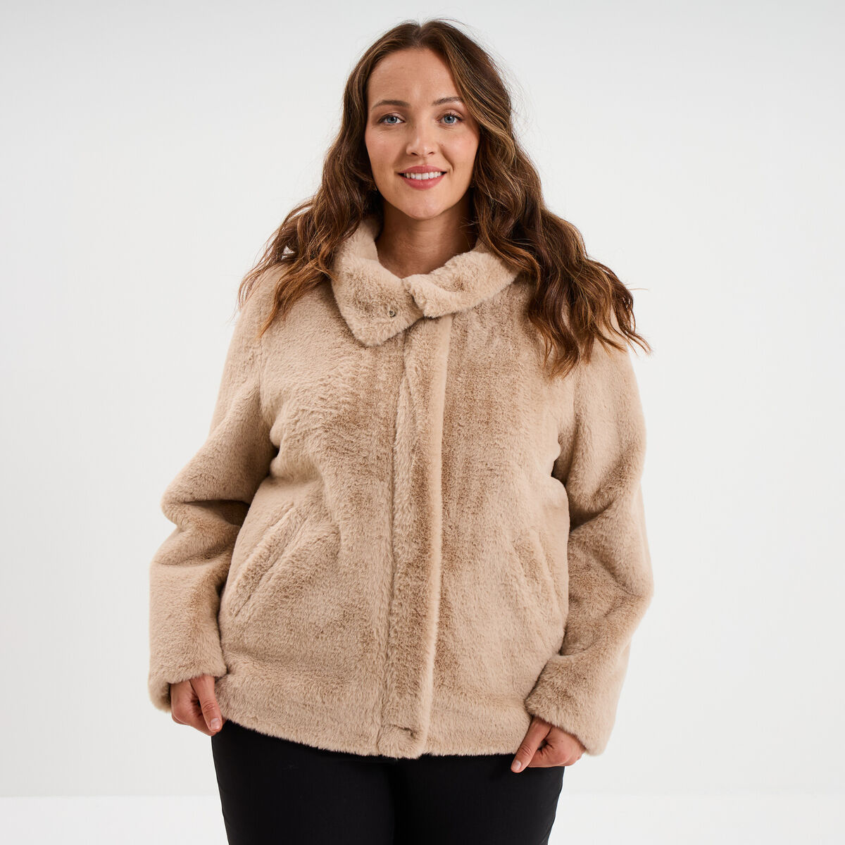 Manteau fausse fourrure col montant beige femme grande taille